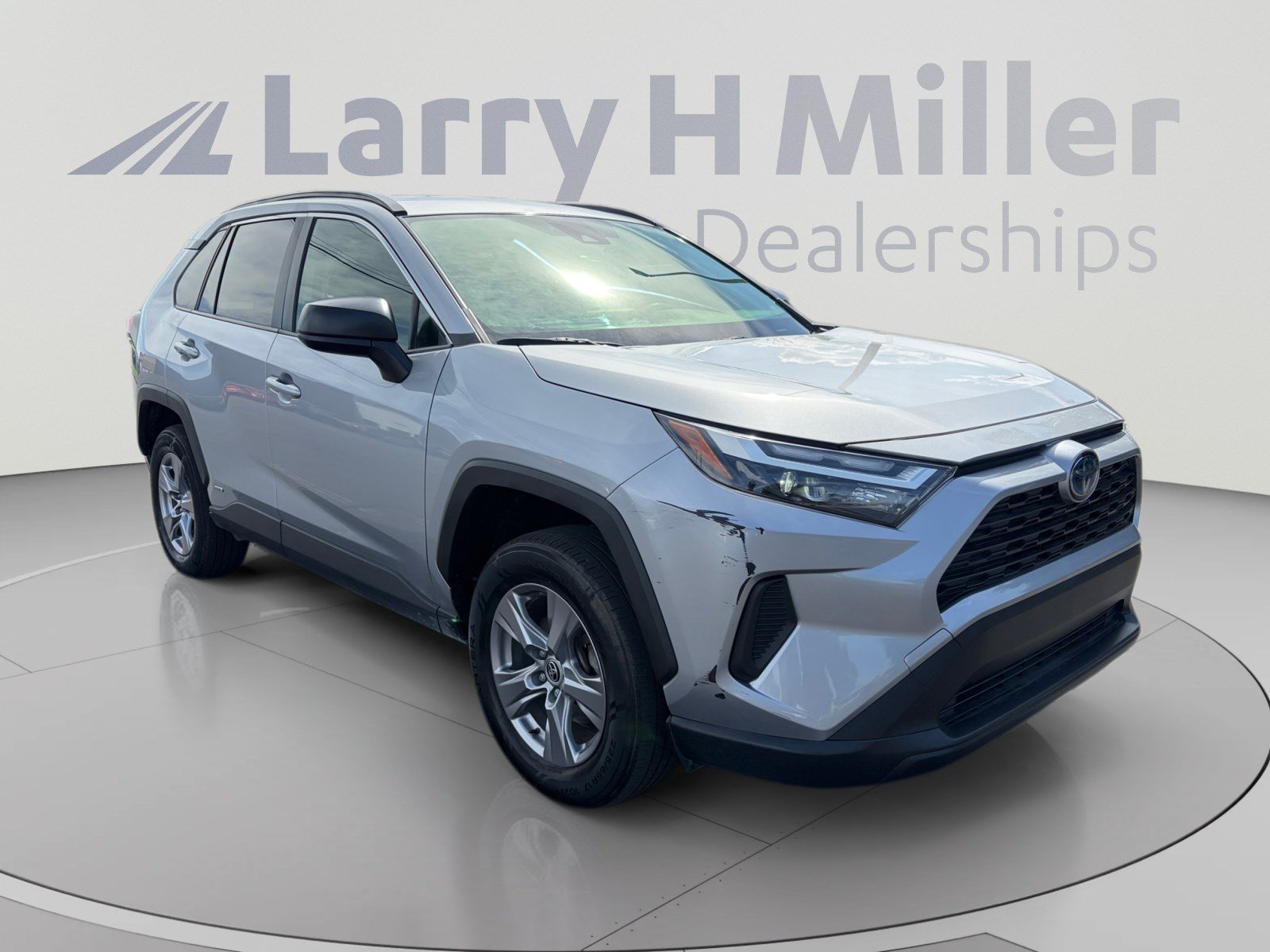 Used 2023 Toyota RAV4 LE AWD/4WD image 7