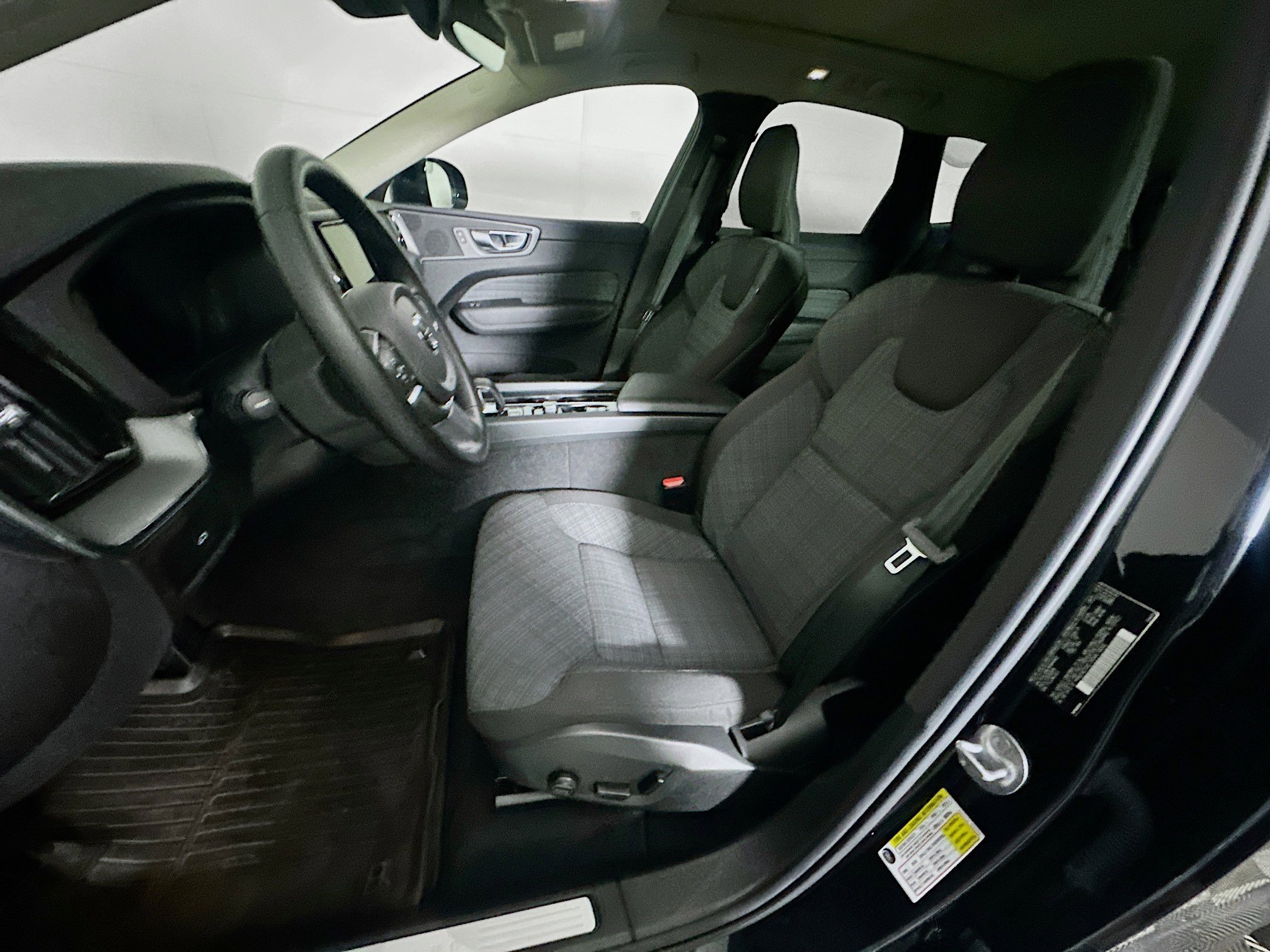 Used 2024 Volvo XC60 B5 Core AWD/4WD image 13