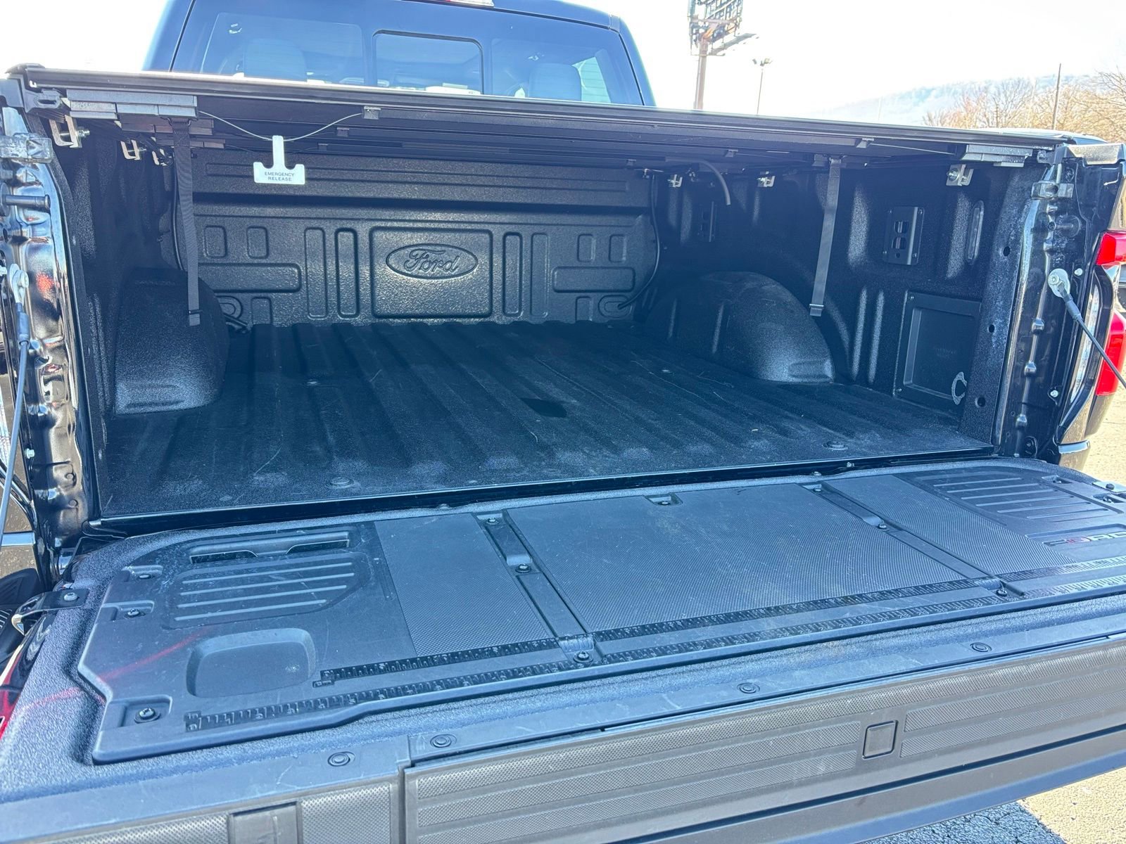 Used 2025 Ford F150 Lightning Platinum image 14