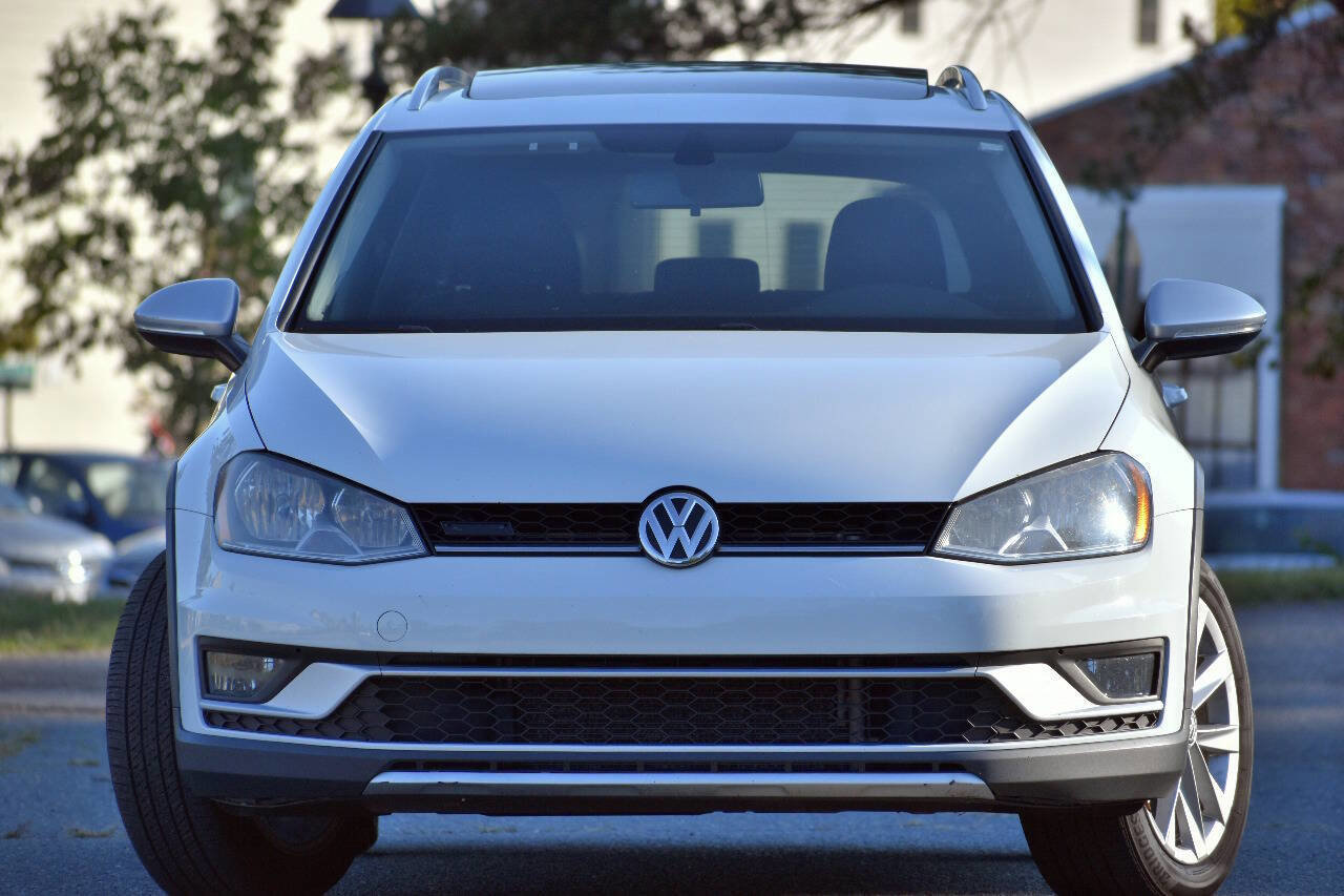 Used 2017 Volkswagen Golf Alltrack SE image 3