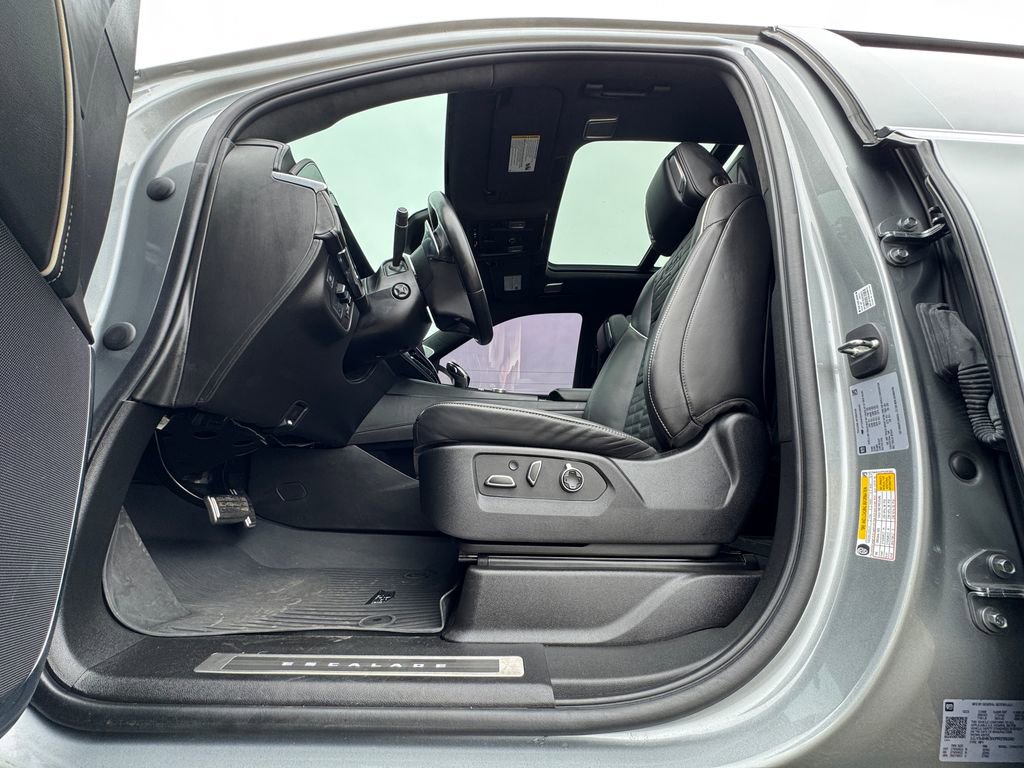 Used 2023 Cadillac Escalade V AWD/4WD image 16