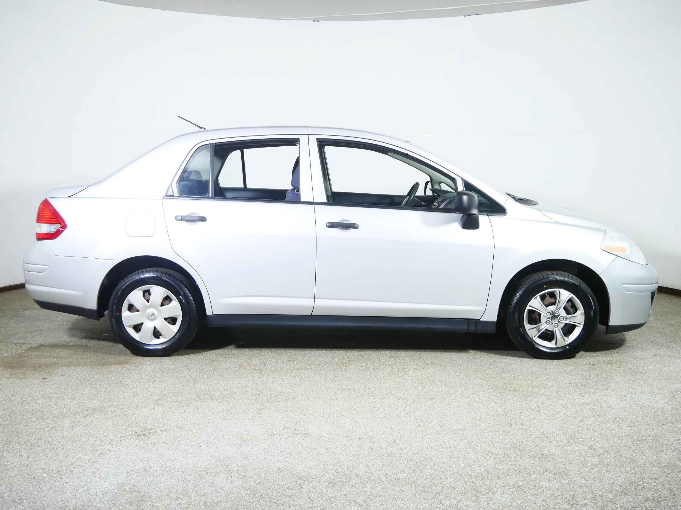 Used 2009 Nissan Versa 1.8 S w/ ABS Pkg image 8