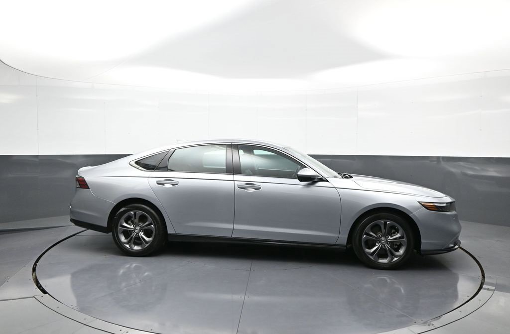 Used 2023 Honda Accord EX-L image 5
