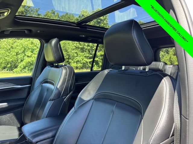 Used 2024 Jeep Grand Cherokee Limited w/ Black Appearance Package AWD/4WD image 6