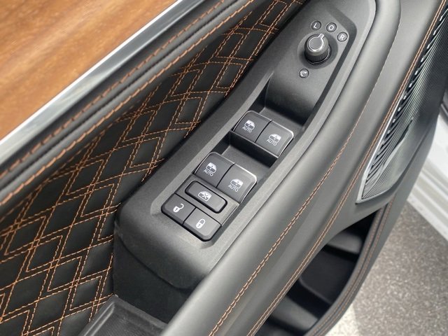 New 2025 Jeep Grand Cherokee L Summit image 13