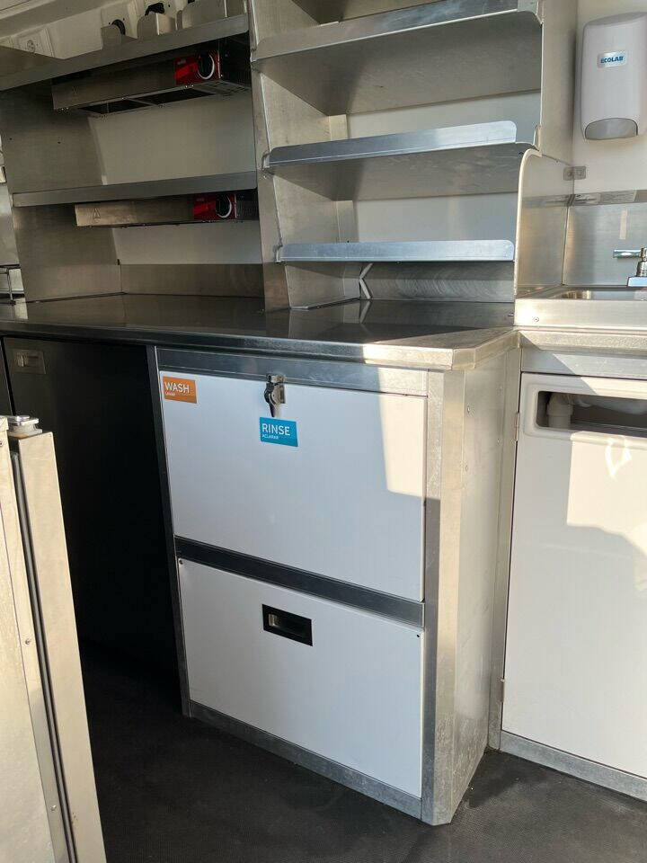 Used 2022 Mercedes-Benz Sprinter 4500 image 23