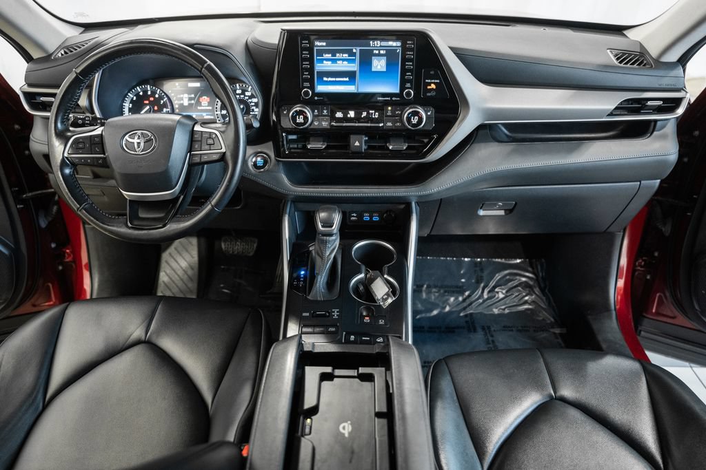 Used 2022 Toyota Highlander XLE AWD/4WD image 17