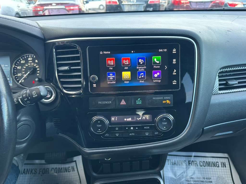 Used 2017 Mitsubishi Outlander SE image 16