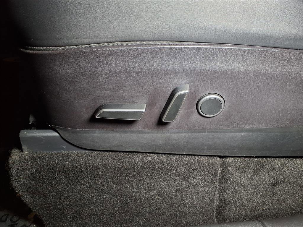 Used 2022 Tesla Model Y Performance image 12