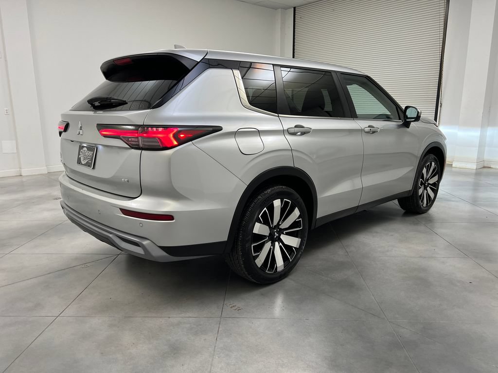 Used 2025 Mitsubishi Outlander SE FWD image 9