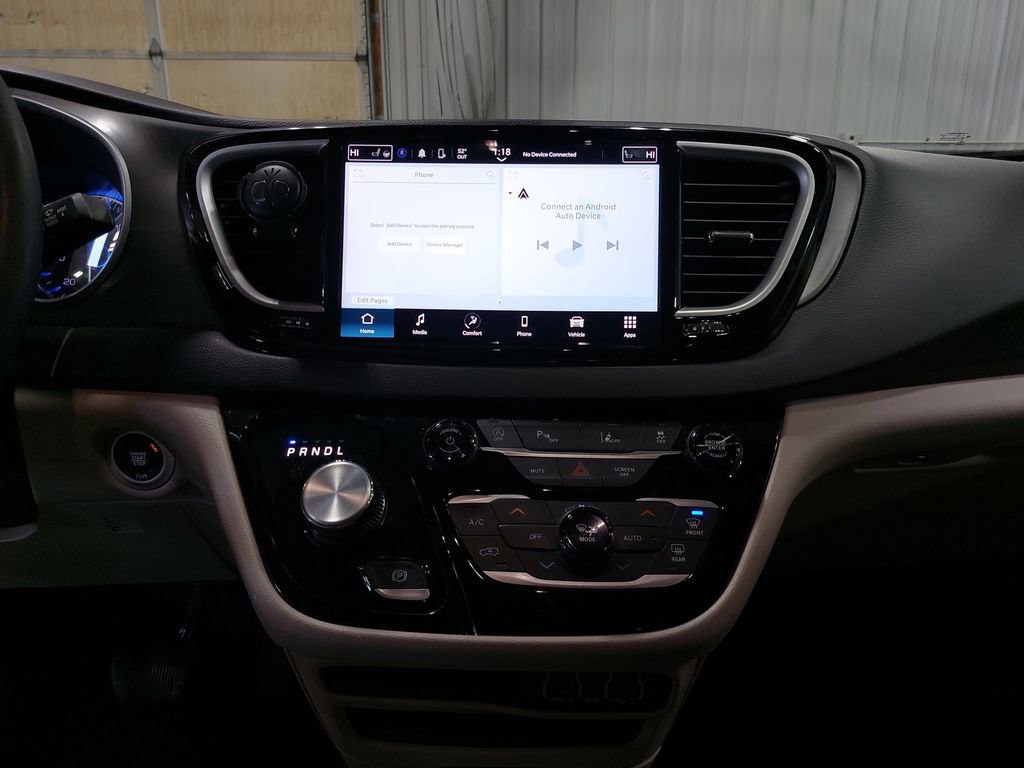 Used 2024 Chrysler Pacifica Touring-L image 22