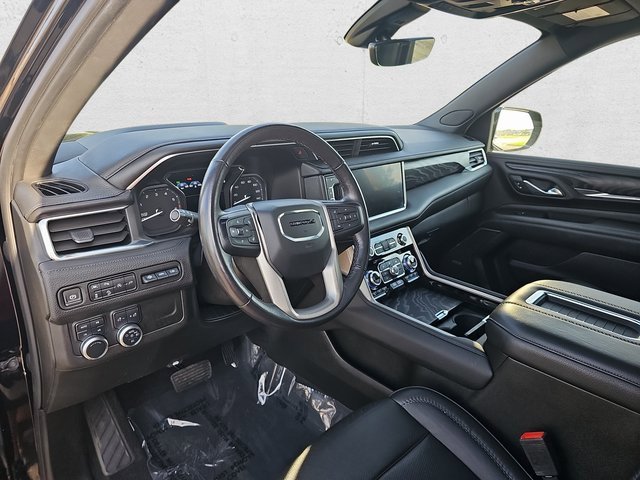 Used 2021 GMC Yukon XL Denali w/ Denali Premium Package image 17