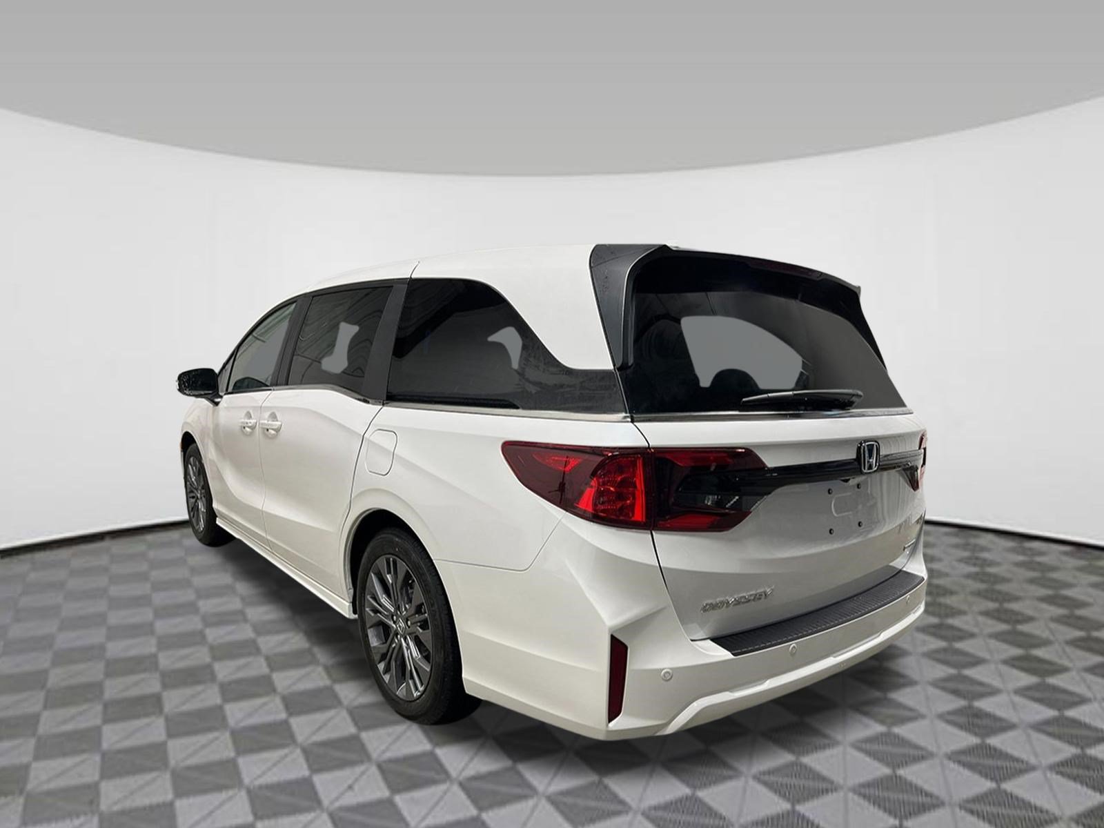 New 2026 Honda Odyssey Touring image 4