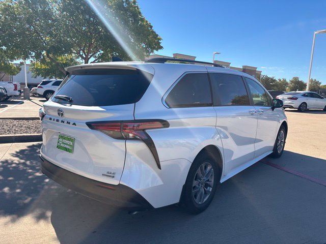 Used 2022 Toyota Sienna XLE FWD image 5