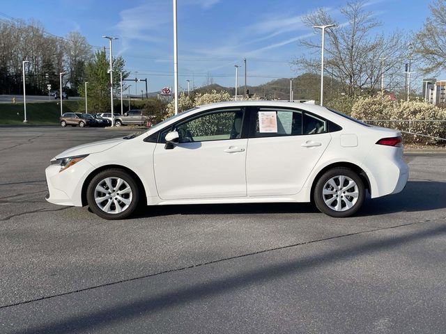 Used 2024 Toyota Corolla LE image 2