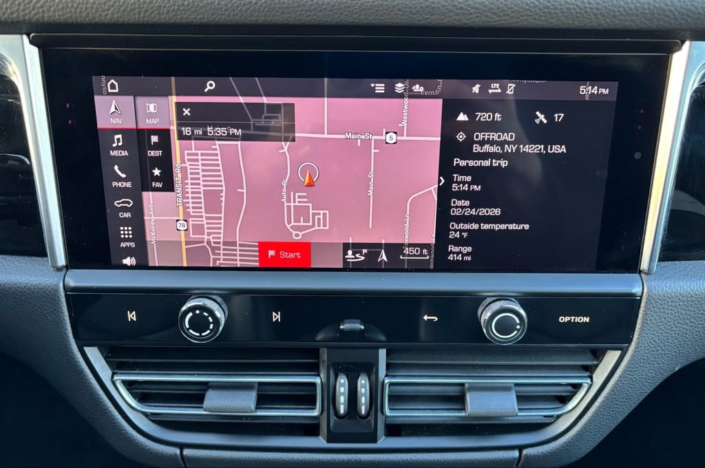 Certified 2023 Porsche Macan image 13