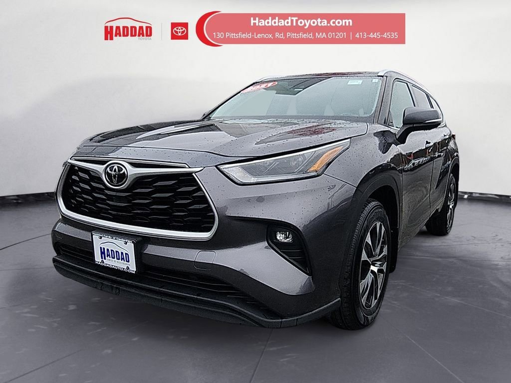 Used 2021 Toyota Highlander XLE AWD/4WD image 1