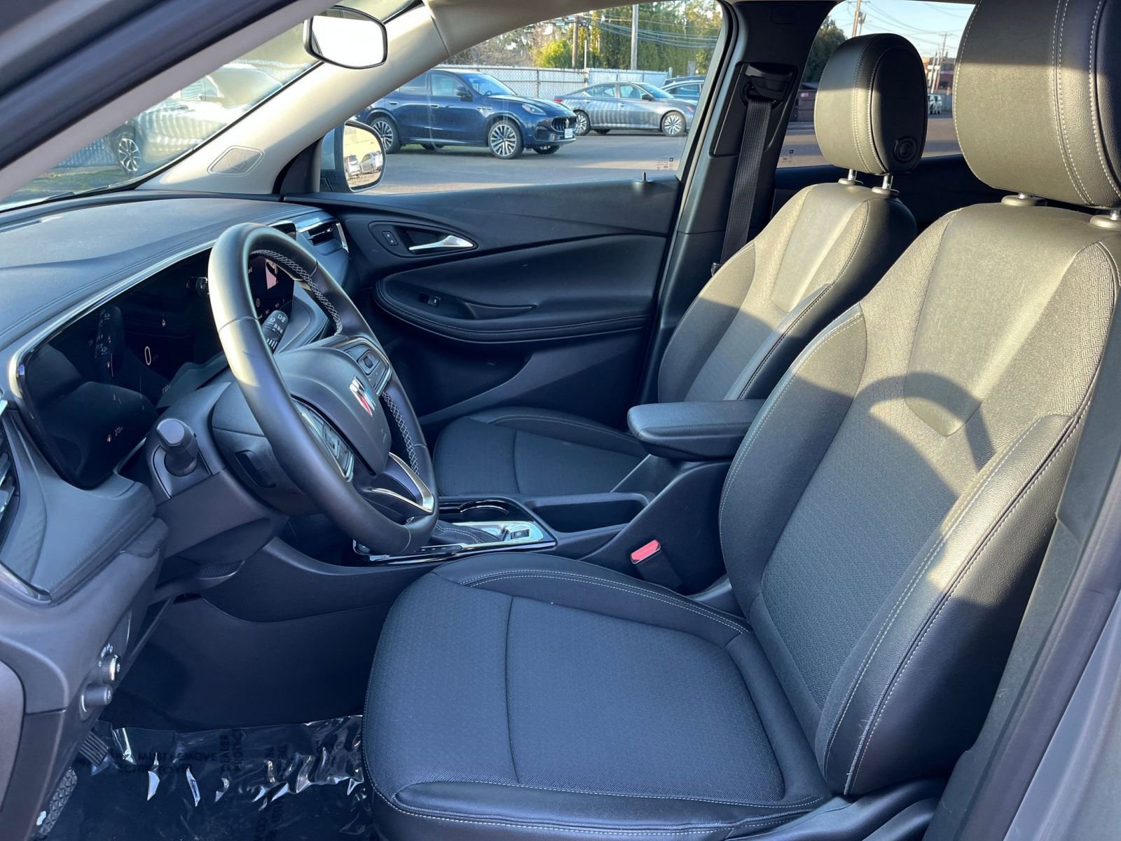 Used 2025 Buick Encore GX Preferred image 36