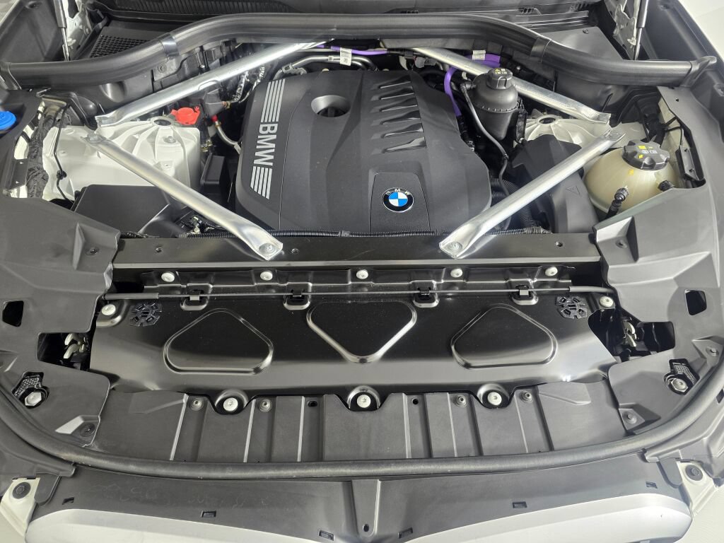Used 2026 BMW X5 xDrive40i AWD/4WD image 9