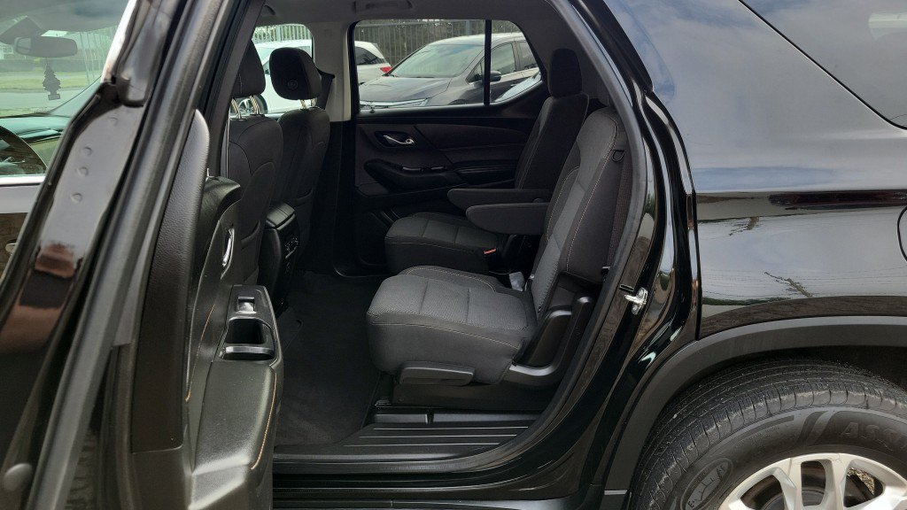 Used 2021 Chevrolet Traverse LT FWD image 25