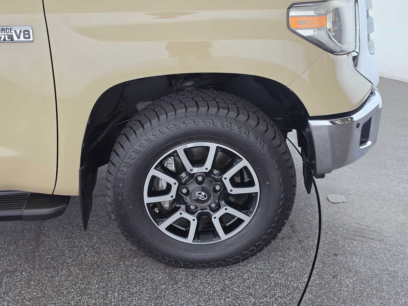 Used 2018 Toyota Tundra Limited w/ Limited Premium Package AWD/4WD image 9
