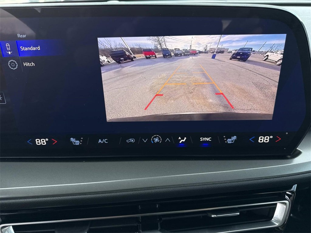 Used 2026 Chevrolet Traverse LT image 18