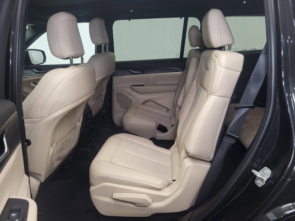 Used 2024 Jeep Grand Cherokee L Limited w/ Luxury Tech Group II image 7