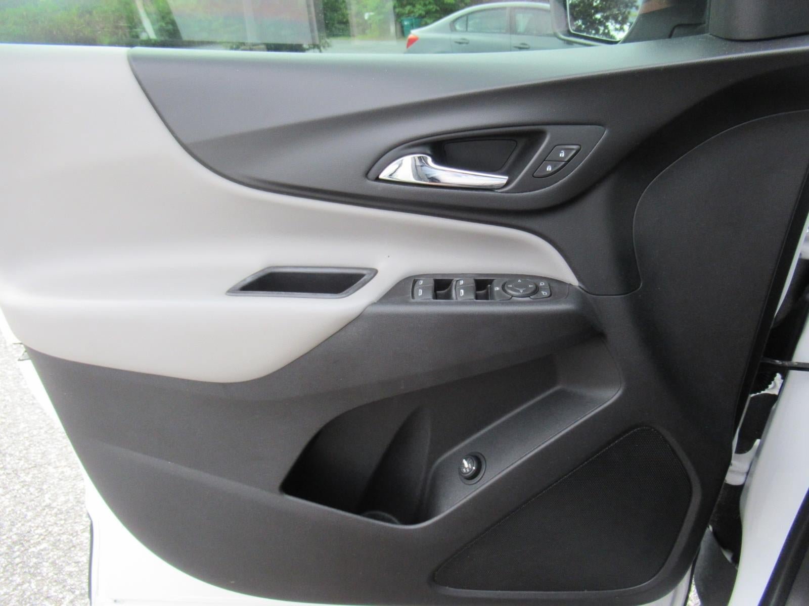 Used 2018 Chevrolet Equinox LT FWD image 18