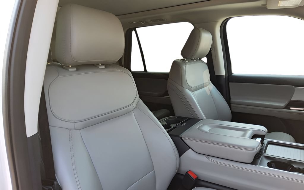 Used 2025 Ford Expedition Active AWD/4WD image 45
