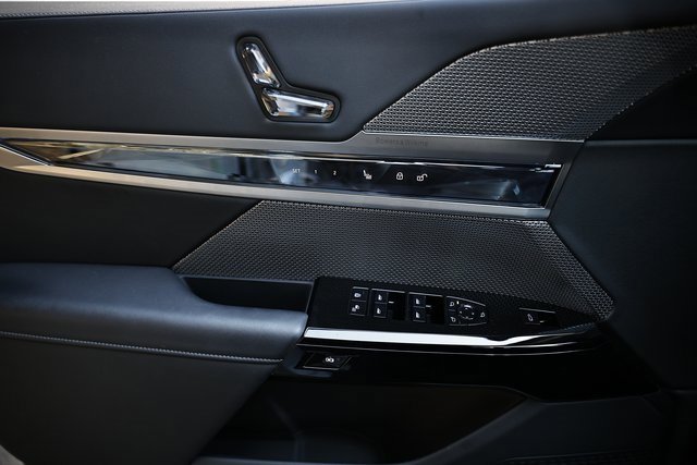 Used 2025 BMW 740i xDrive image 14