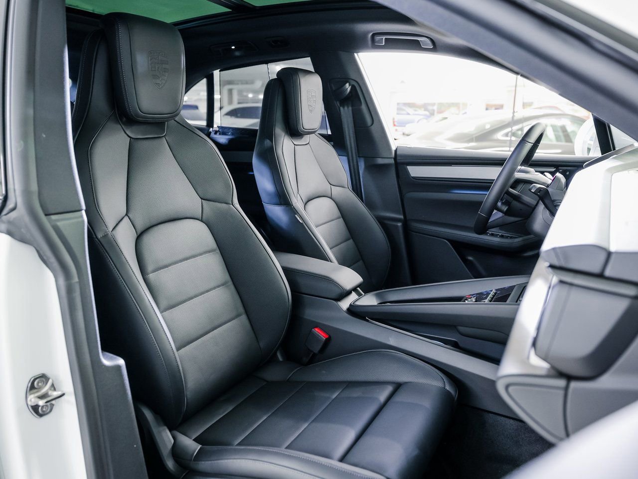 New 2026 Porsche Macan 4S Electric AWD/4WD image 30