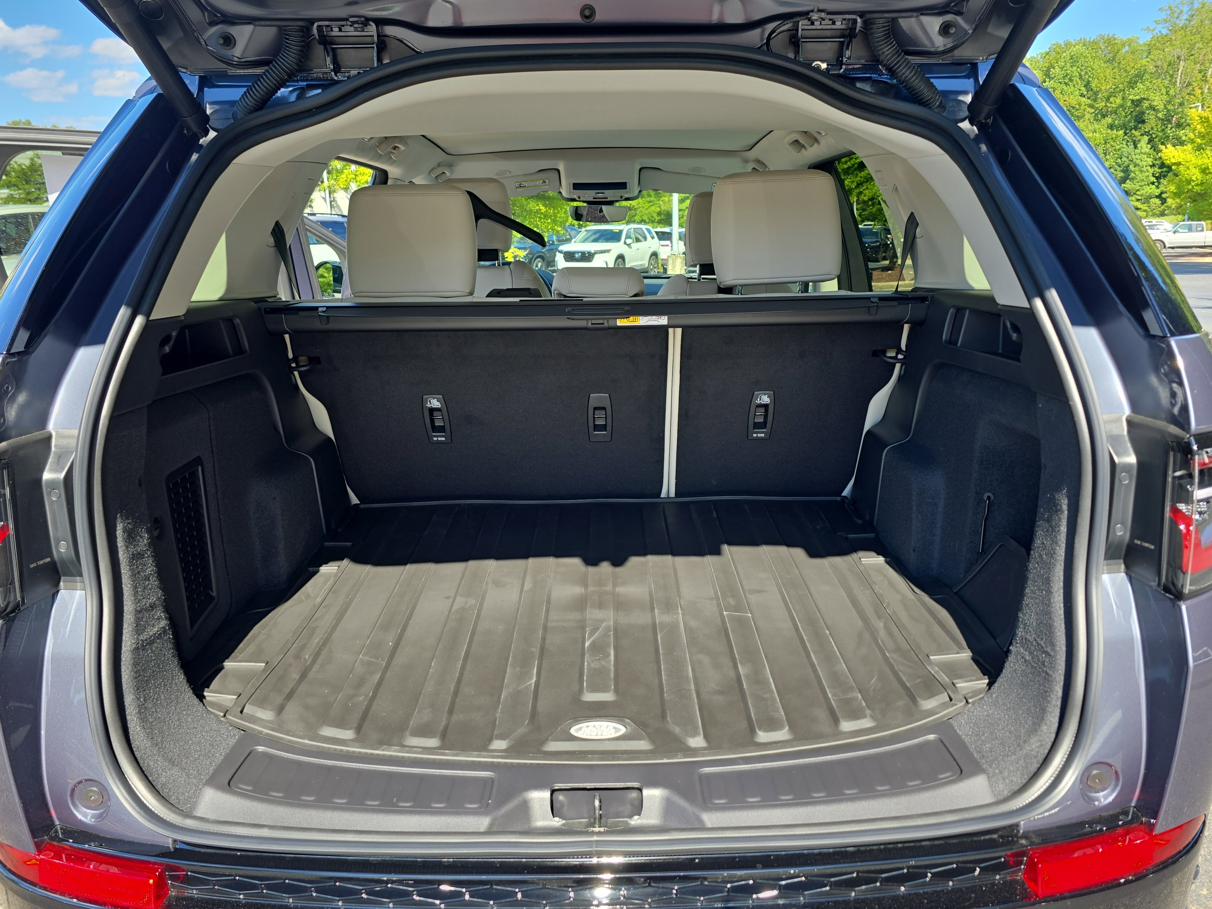 New 2025 Land Rover Discovery Sport S image 12