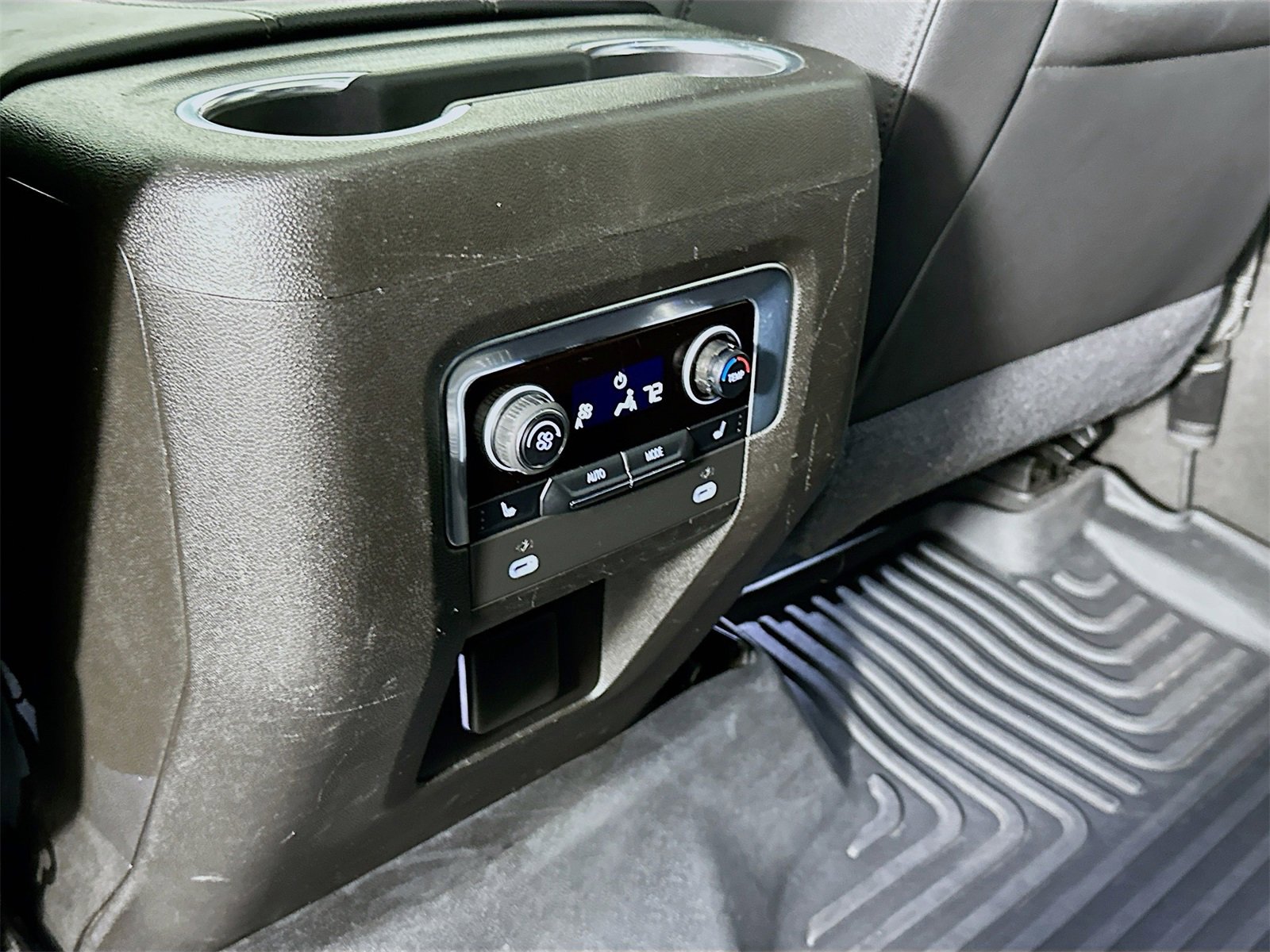 Used 2021 Chevrolet Suburban Premier w/ Premium Package image 27