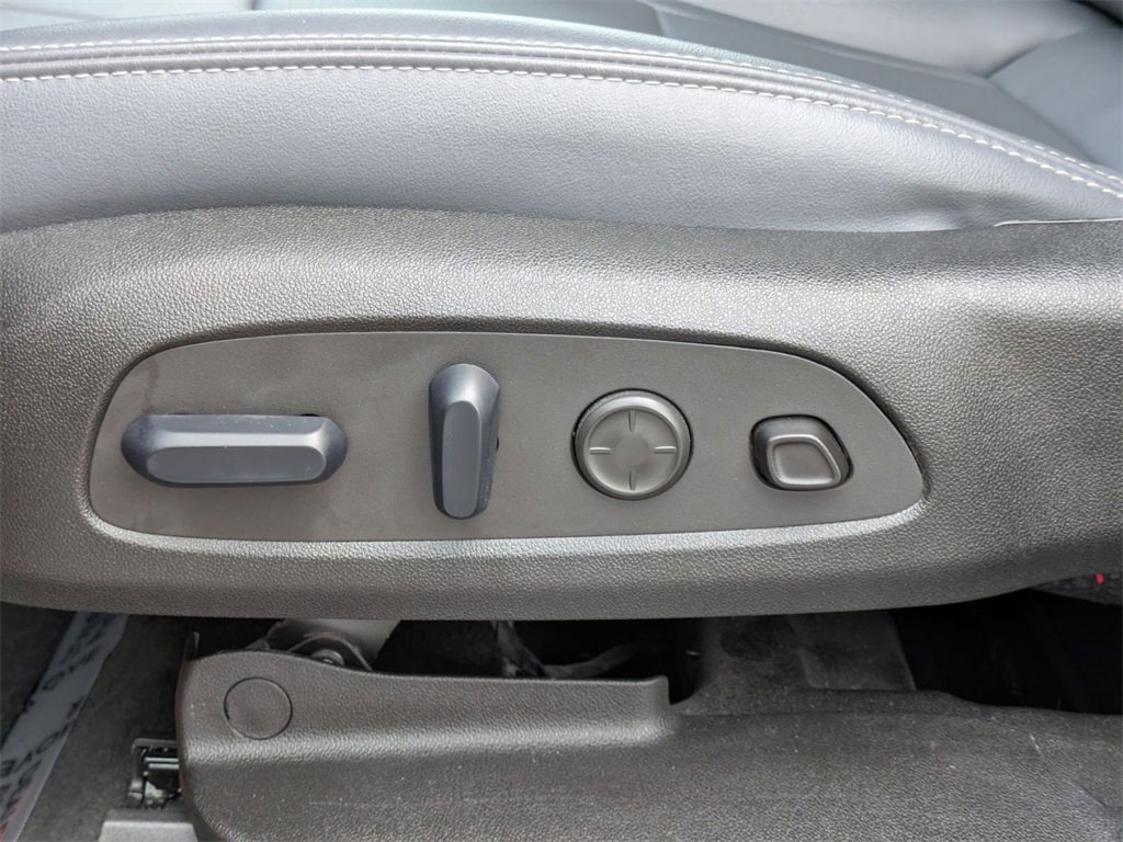 Used 2024 Buick Enclave Premium image 13