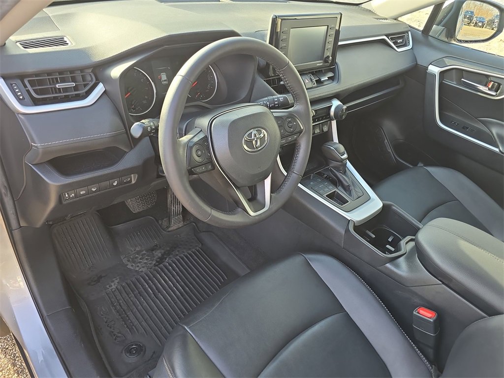 Used 2022 Toyota RAV4 XLE Premium image 10