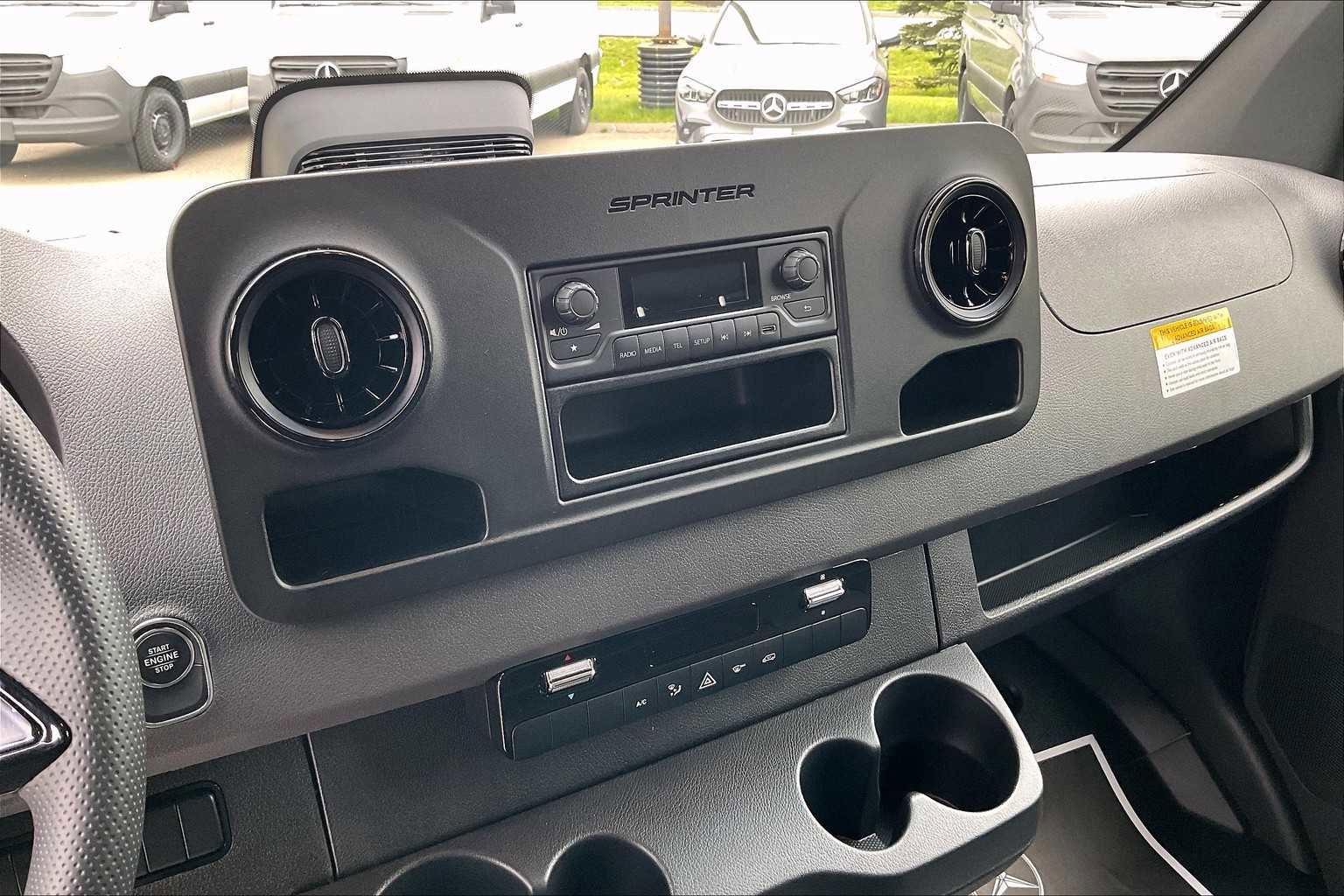 New 2025 Mercedes-Benz Sprinter 2500 image 9