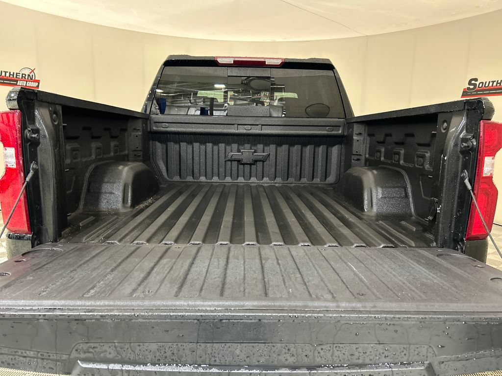 Used 2025 Chevrolet Silverado 1500 LT Trail Boss w/ Convenience Package II AWD/4WD image 5