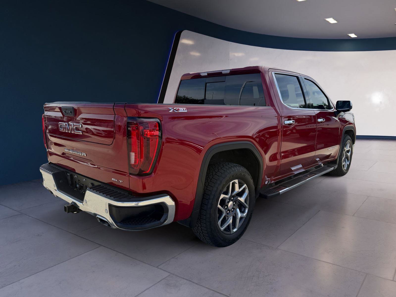 Used 2023 GMC Sierra 1500 SLT w/ SLT Premium Plus Package AWD/4WD image 5