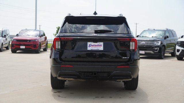Used 2025 Ford Explorer ST-Line w/ ST-Line Street Pack AWD/4WD image 8