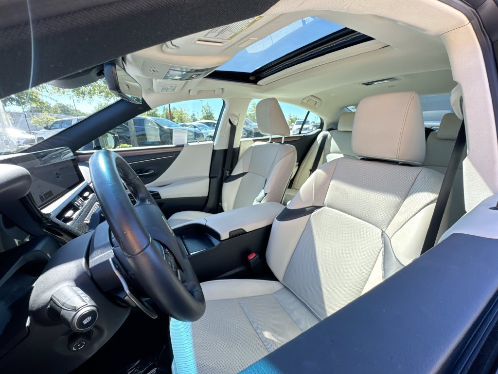 Used 2025 Lexus ES 300h w/ Premium Package FWD image 11