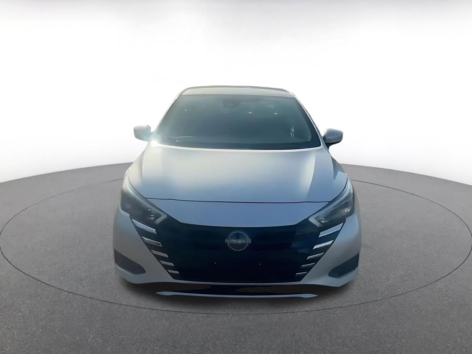 Used 2025 Nissan Versa SV image 4