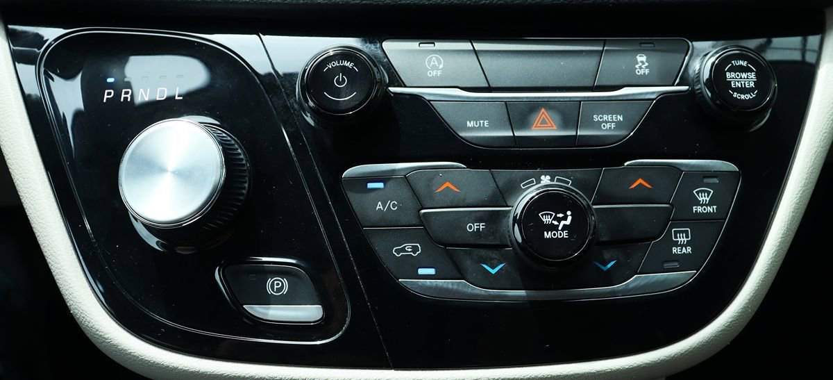 Used 2023 Chrysler Voyager LX FWD image 53