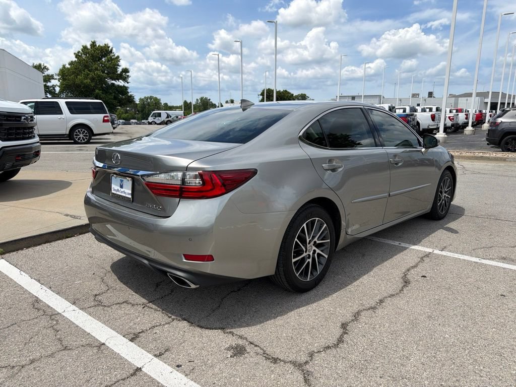 Used 2016 Lexus ES 350 w/ Luxury Package w/Wood Trim FWD image 3