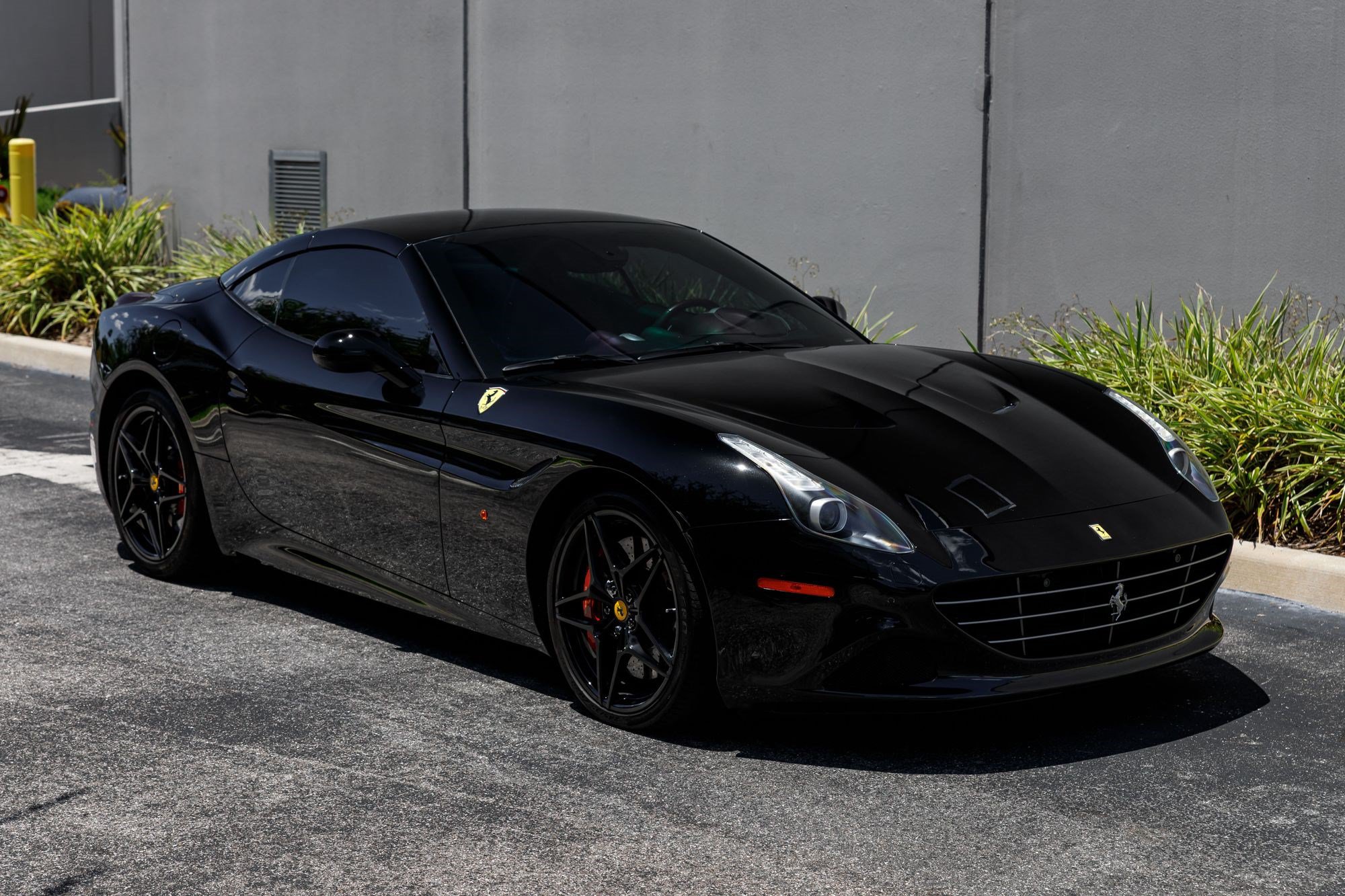 Used 2017 Ferrari California T RWD image 7