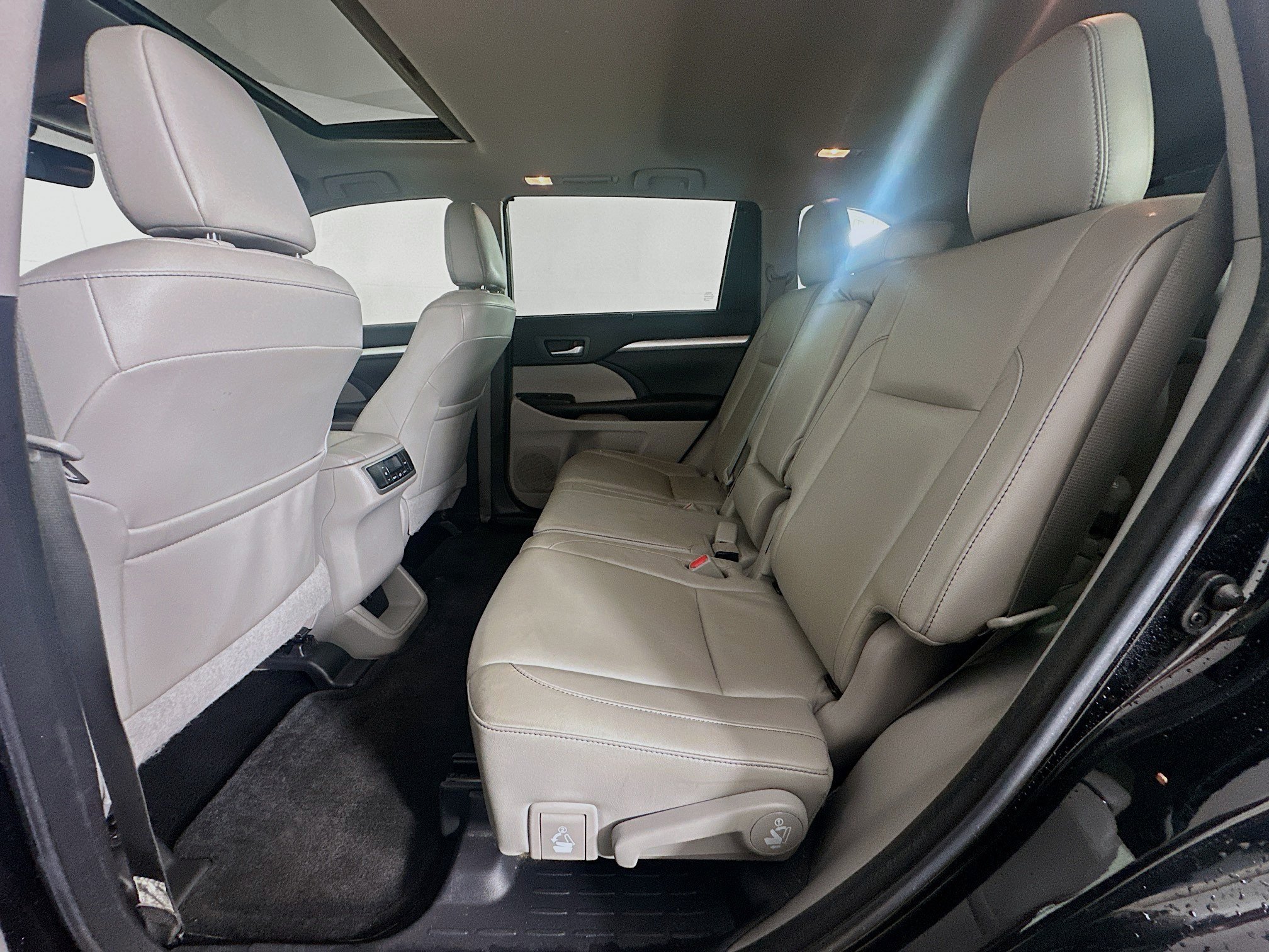 Used 2018 Toyota Highlander XLE FWD image 30