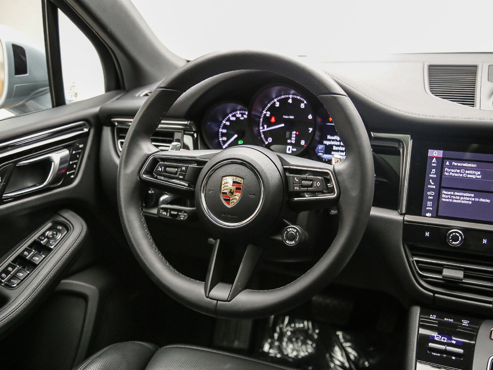 Certified 2026 Porsche Macan AWD/4WD image 19