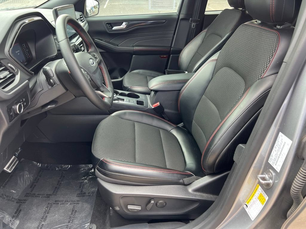 Used 2024 Ford Escape ST-Line w/ Tech Pack #1 FWD image 9