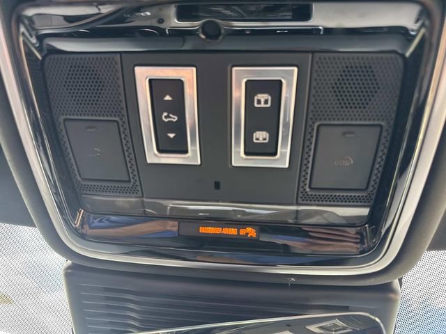 Used 2022 Land Rover Range Rover Velar R-Dynamic S image 21