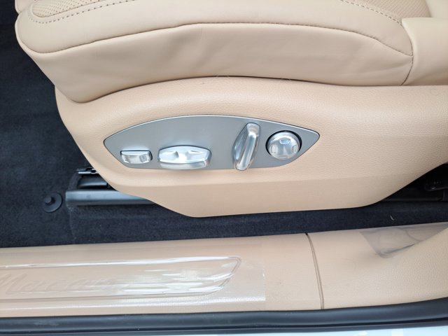 Used 2026 Porsche Macan AWD/4WD image 23