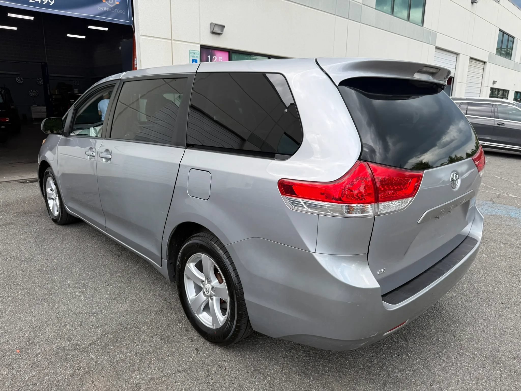 Used 2012 Toyota Sienna LE FWD image 14